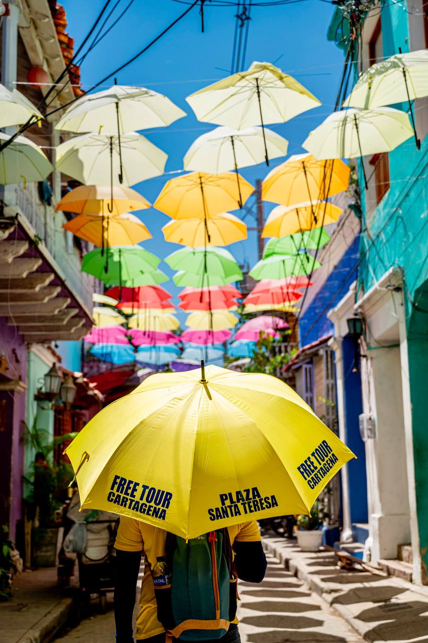 Punto de encuentro con sombrilla amarilla